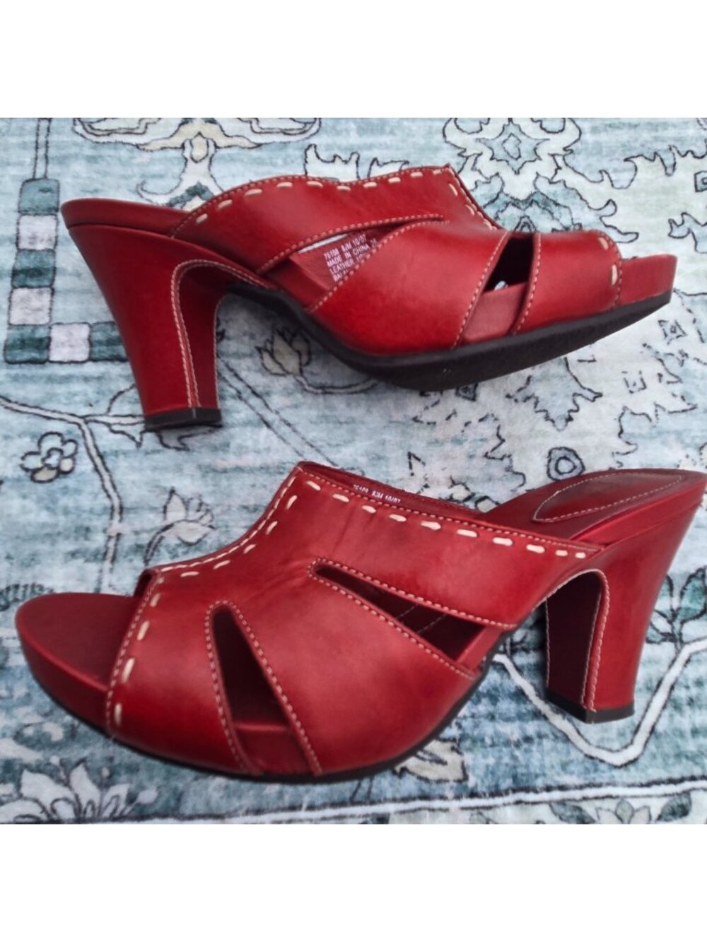 Y2K Clarks Artisan Red Leather Slide Sandals Heels Mules Size 8.5 Retro 2000s